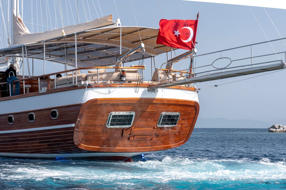 2009 Custom Ketch 31M – varnished wooden stern with Turkish flag, shaded aft deck and boarding passerelle