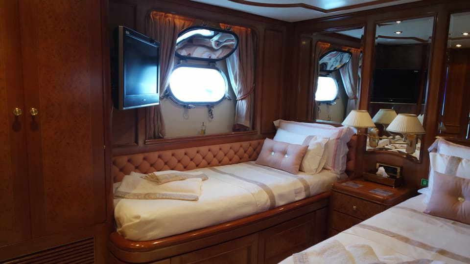 2003 Benetti Classic 115 – twin guest cabin with portholes, wood paneling, TV and mirrored wall