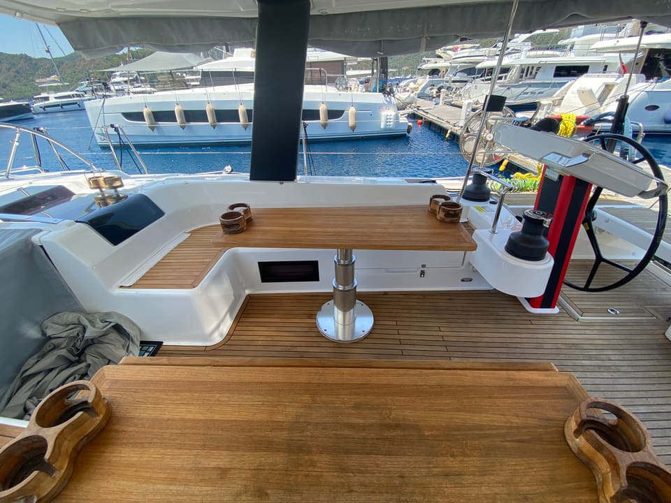 2018 Hanse 548 – cockpit with teak tables, wraparound seating and twin helm wheel