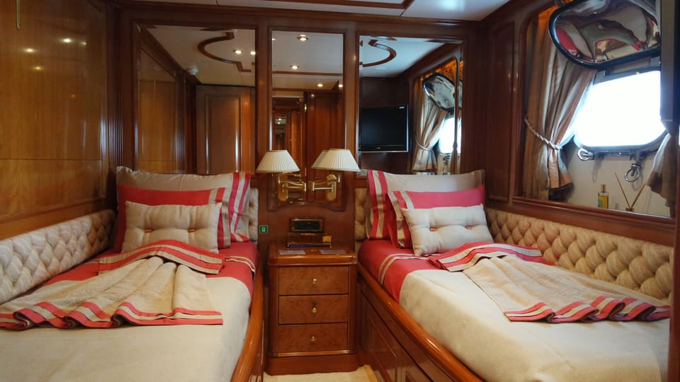2003 Benetti Classic 115 – twin guest cabin with quilted headboards, wood paneling and porthole