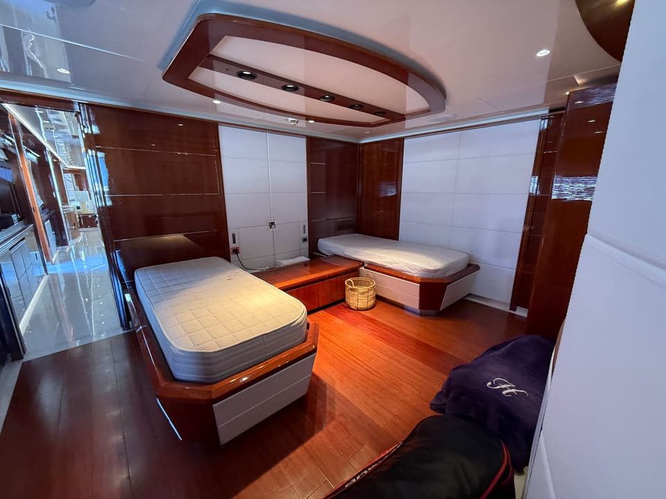 2010 Dominator 40M Cabin