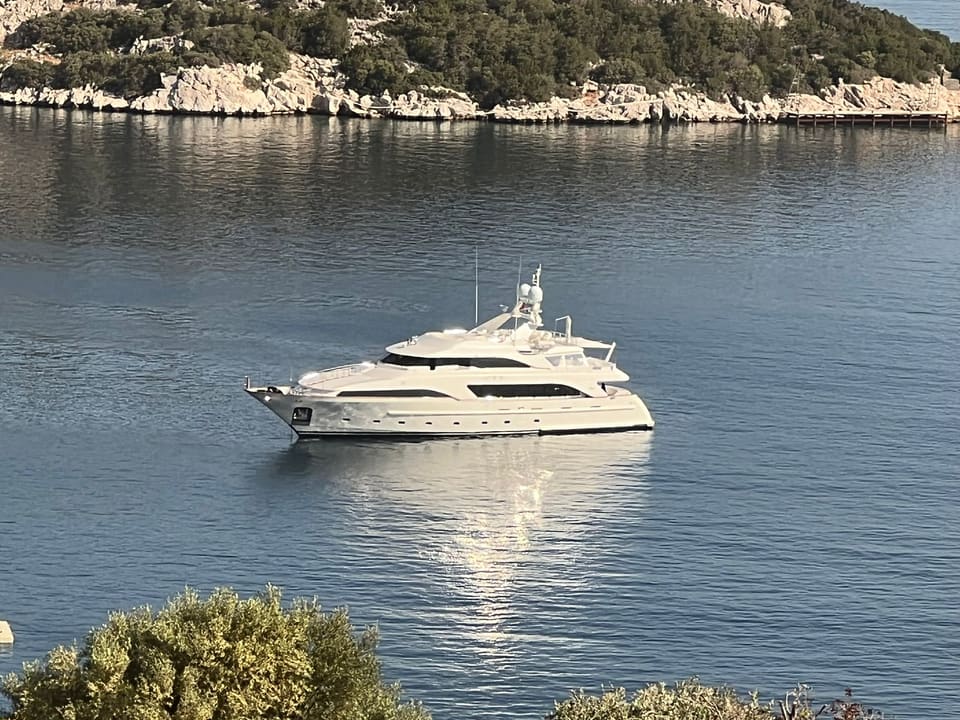 2003 Benetti Classic 115 – white motor yacht at anchor in calm blue water, starboard profile view