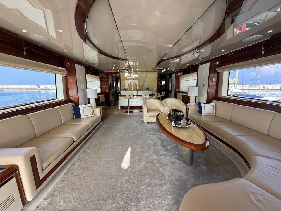 2010 Dominator 40M Saloon