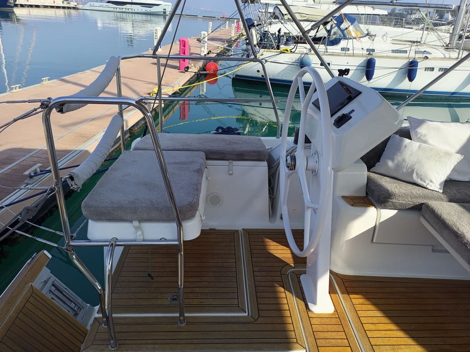 2022 Hanse 508 – helm station with wheel, chartplotter, padded helm seat and teak cockpit sole