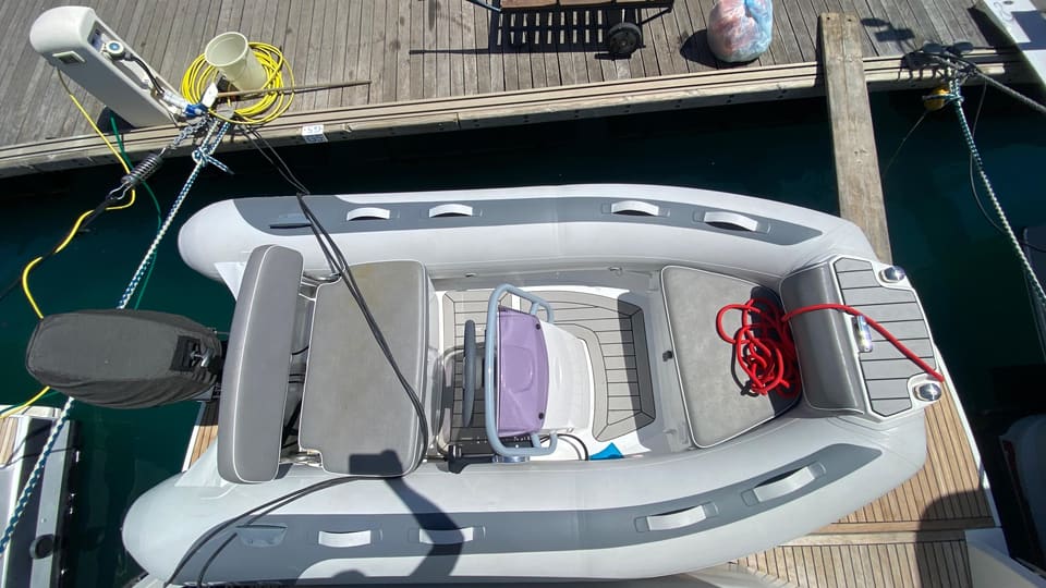 2014 Beneteau Gran Turismo 49 – konsollu, oturma yerli ve dıştan takma motorlu şişme bot (tender)