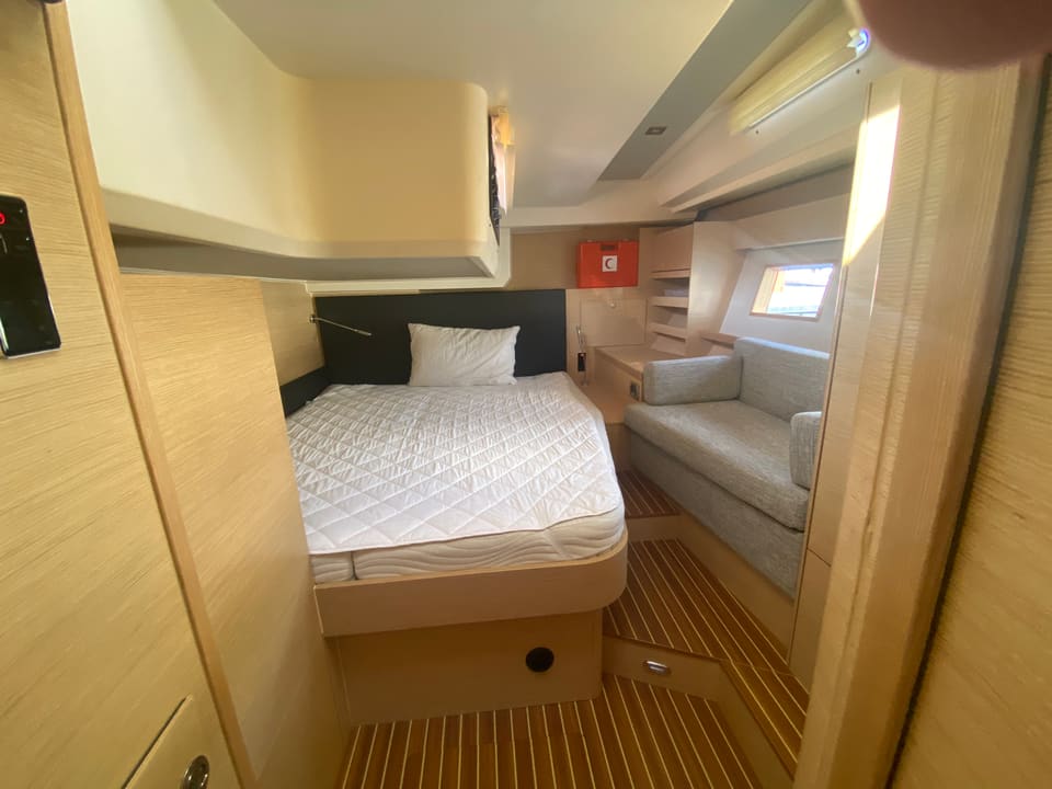 2018 Hanse 548 – master cabin with double bed, sofa, teak-style floor and hull window